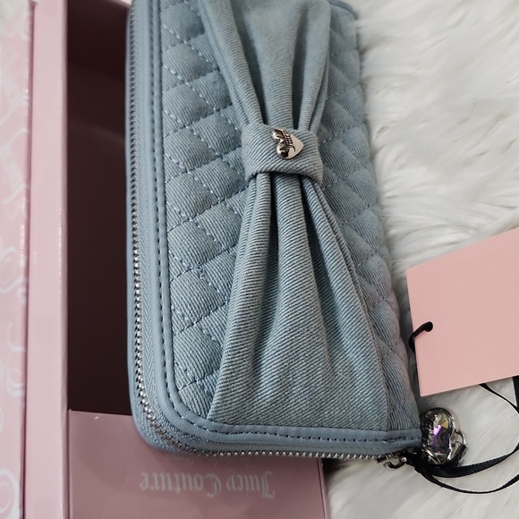 🔹️Juicy Couture Tied With A Bow Large Zip Around Light Washed Denim Blue Wallet - Picture 3 of 10